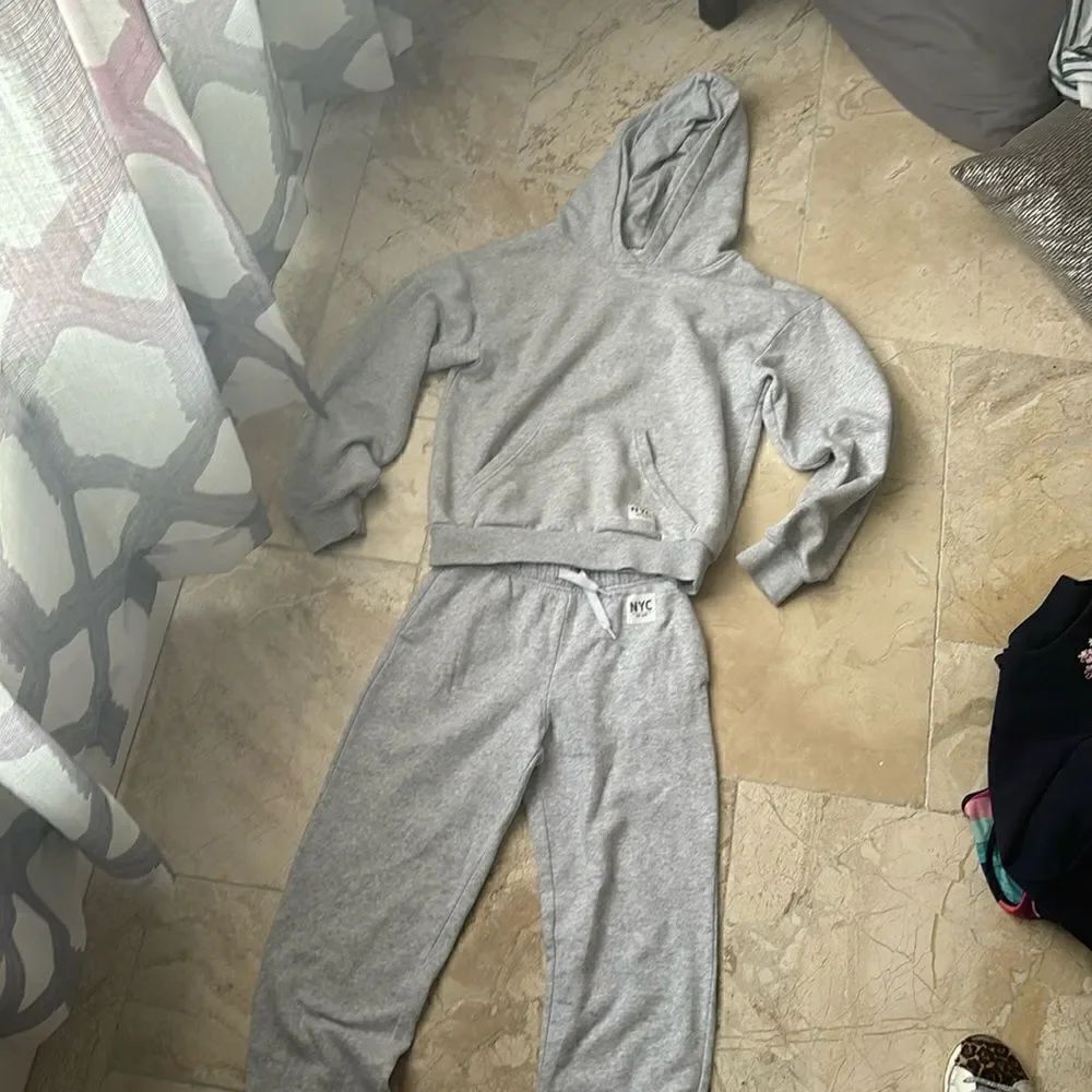 H & M hoodie and sweatpants - gray classic kids style- size 9/10 in both pieces